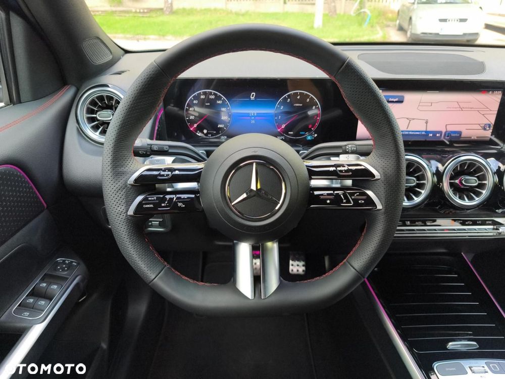 Mercedes-Benz GLB - 14