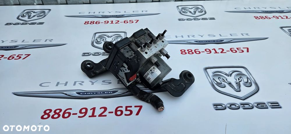 Chrysler Pacifica 2016- 3.6 V6 Pompa hamulcowa ABS Sterownik pompy P68222747AG 68222747AG POD RADAR - 3
