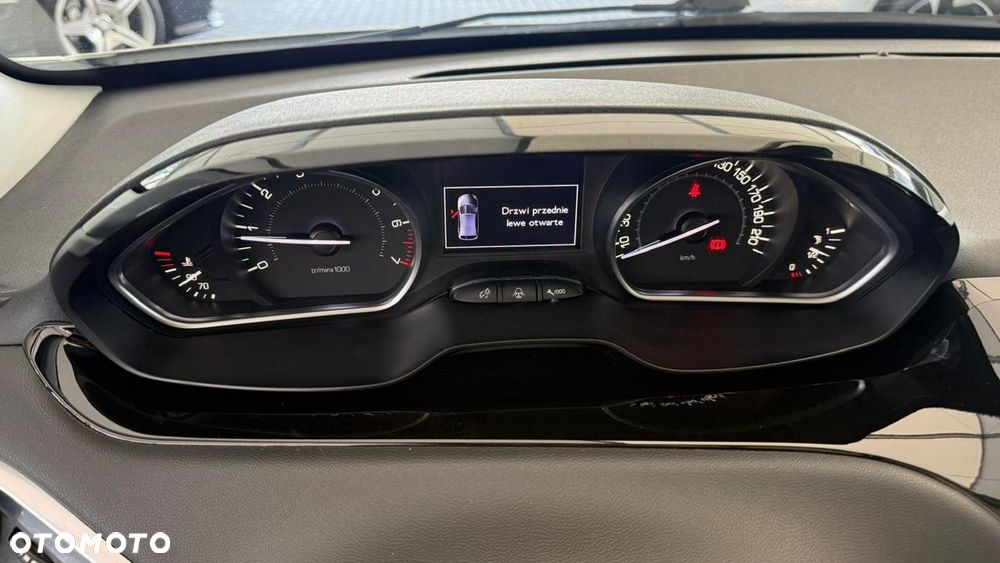 Peugeot 208 - 33