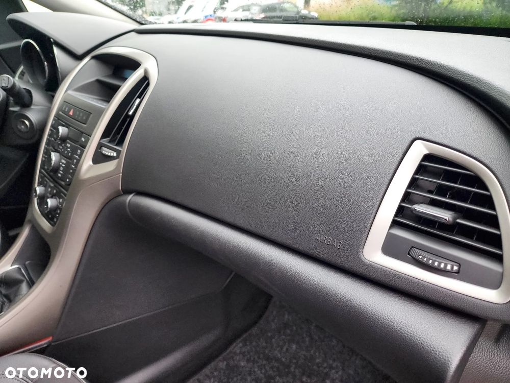 Opel Astra 1.4 Turbo 150 Jahre - 23