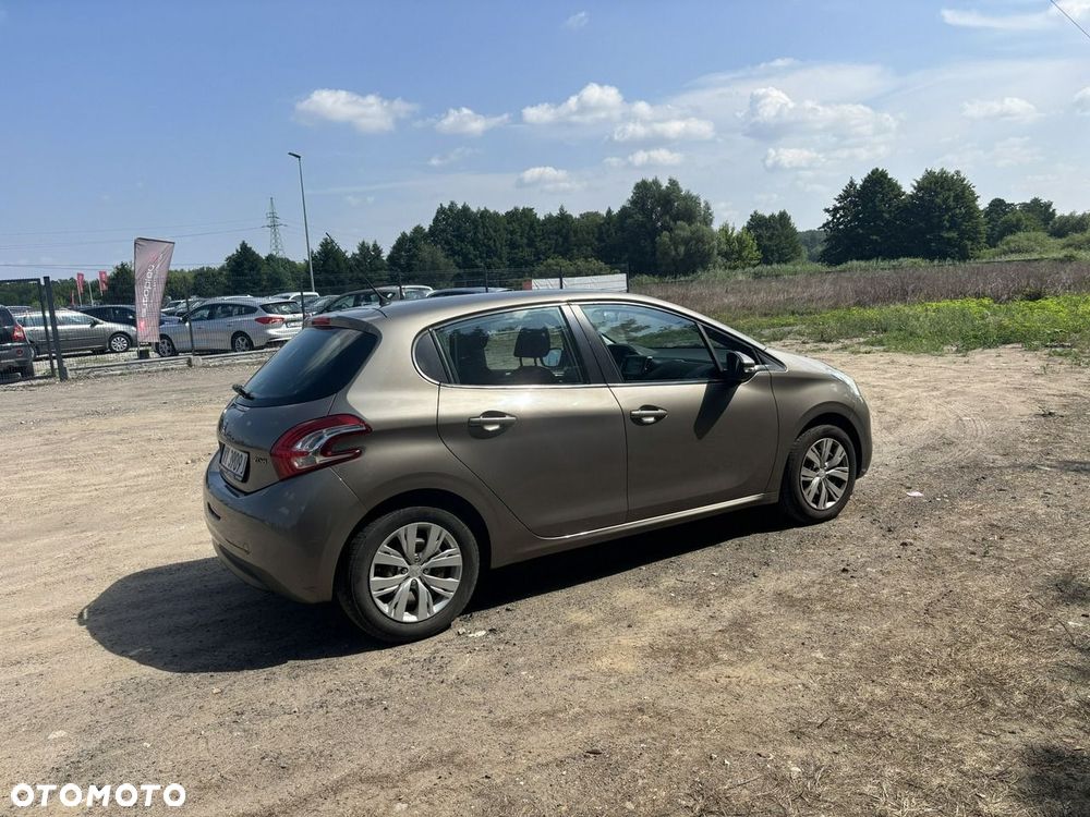 Peugeot 208 - 12