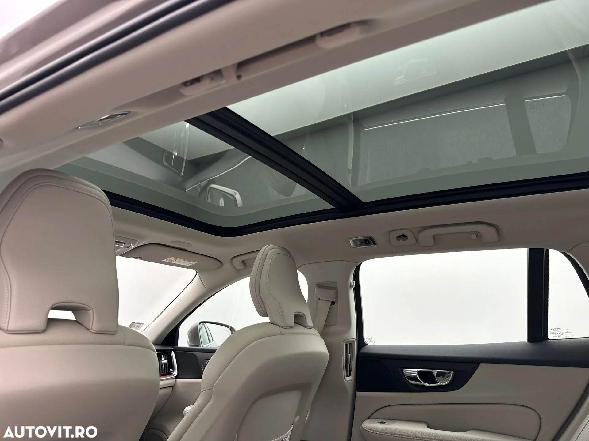 Volvo V60 T8 AWD Recharge Geartronic Inscription - 13
