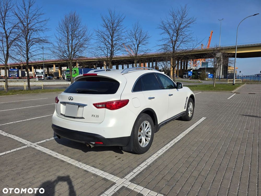 Infiniti FX - 12
