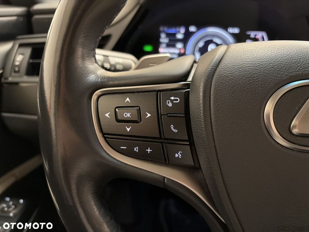 Lexus ES 300h Business Edition - 13