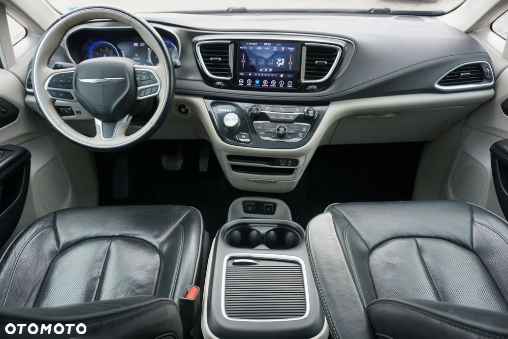 Chrysler Pacifica - 25