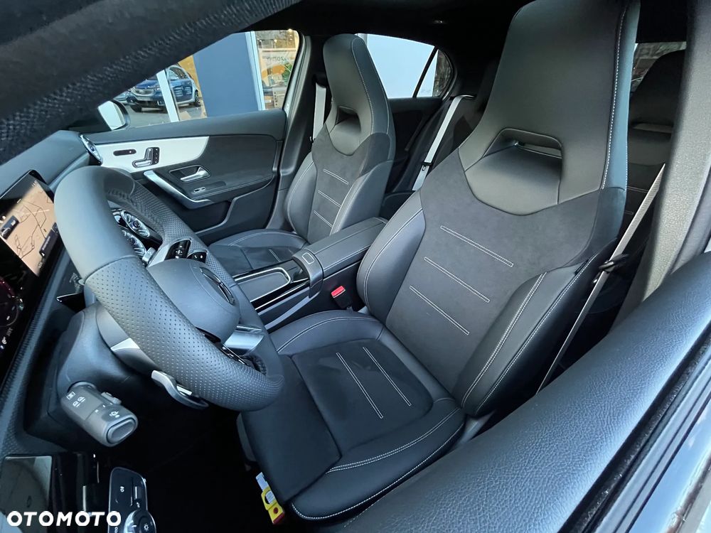 Mercedes-Benz Klasa A 220 4-Matic AMG Line 8G-DCT - 18