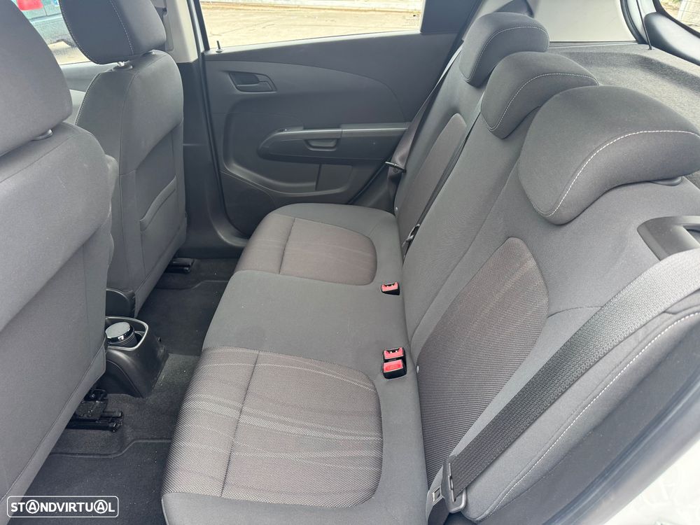 Chevrolet Aveo 1.2 LS - 10