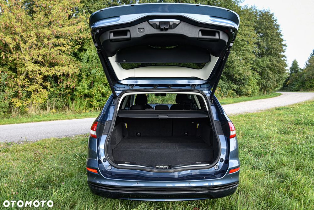 Ford Mondeo 2.0 Hybrid Titanium - 24