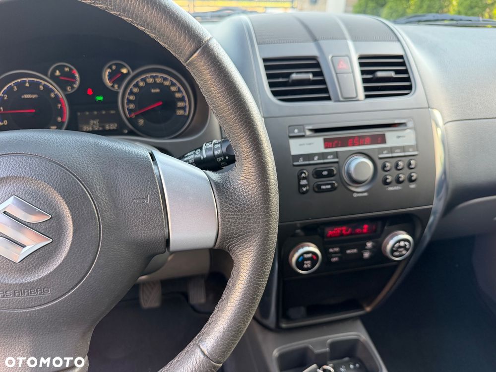 Suzuki SX4 1.6 Comfort Plus - 18