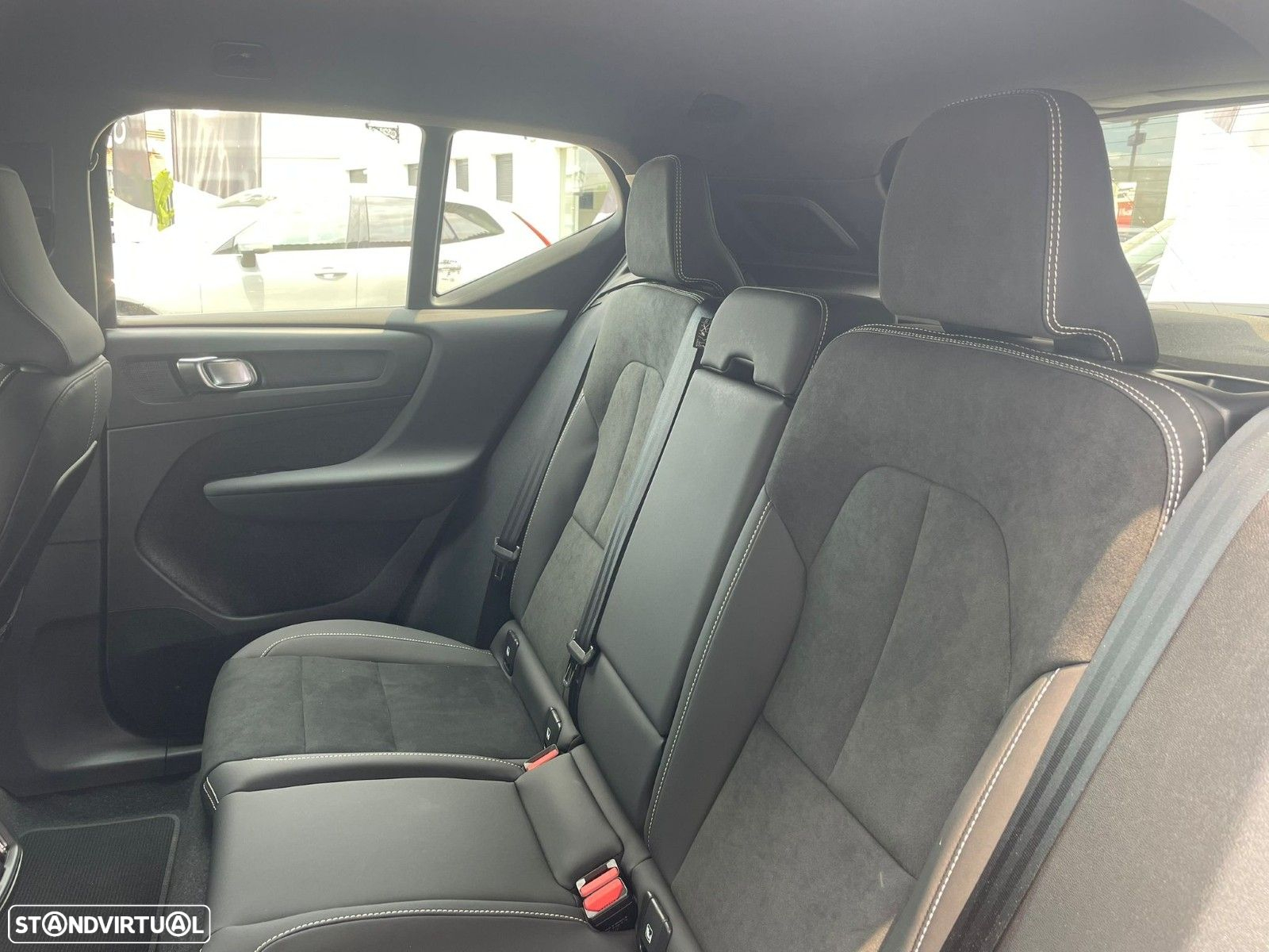 Volvo XC 40 1.5 T2 Plus Dark Auto - 4