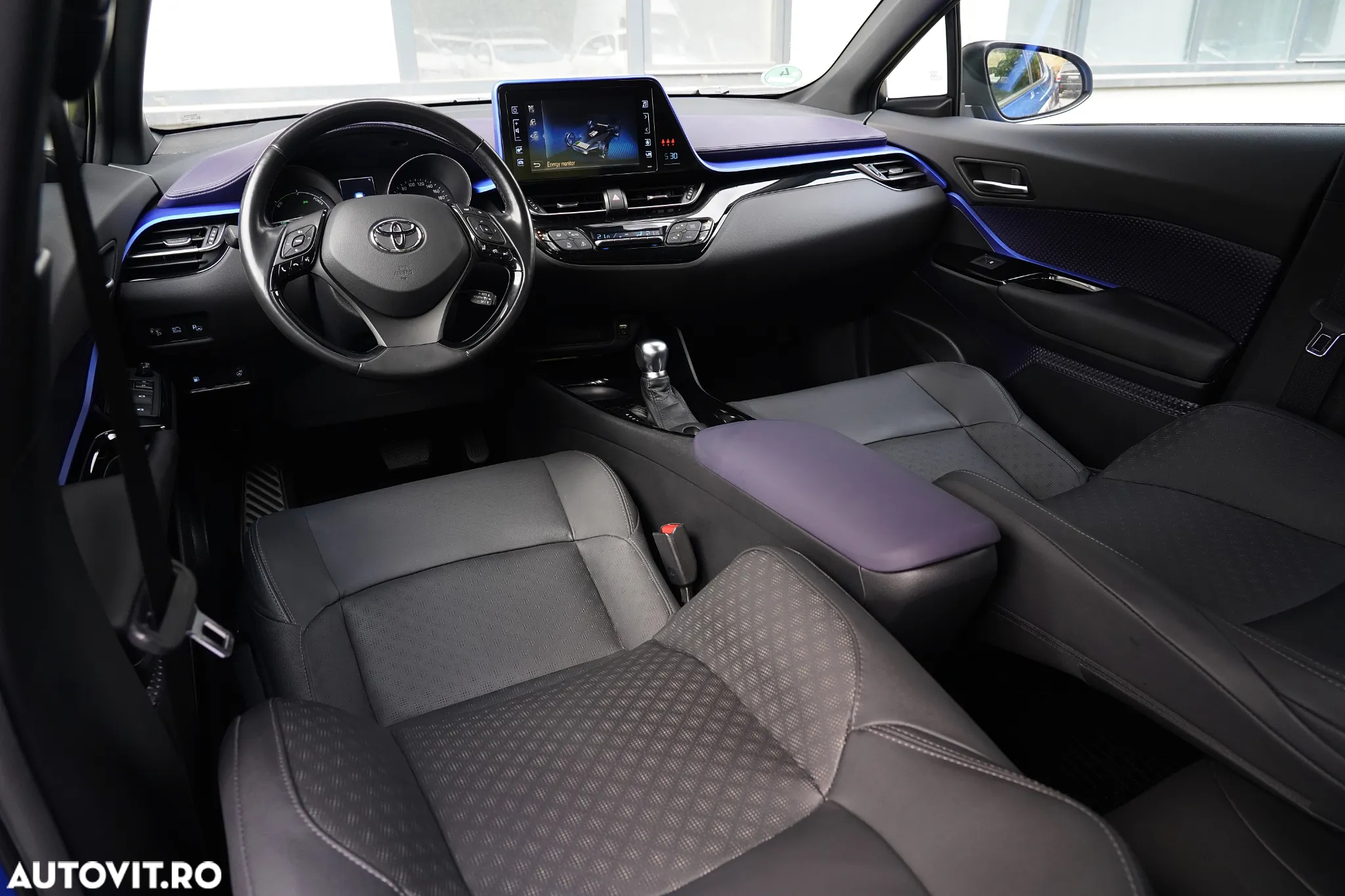 Toyota C-HR Hybrid Style Selection - 11