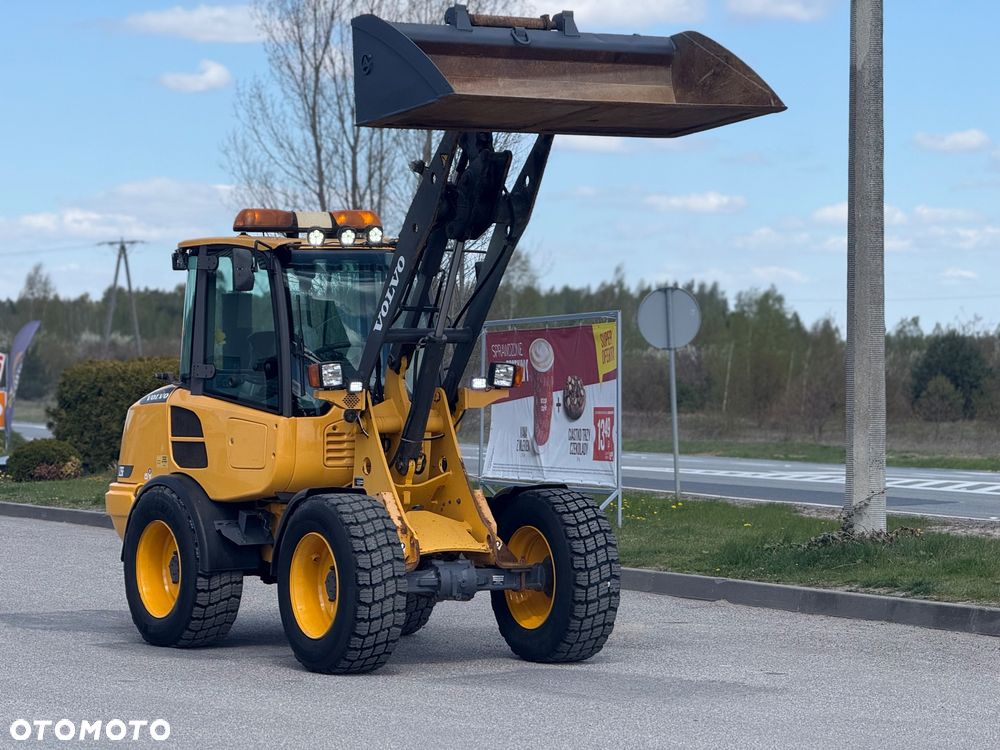Volvo L25F - 17