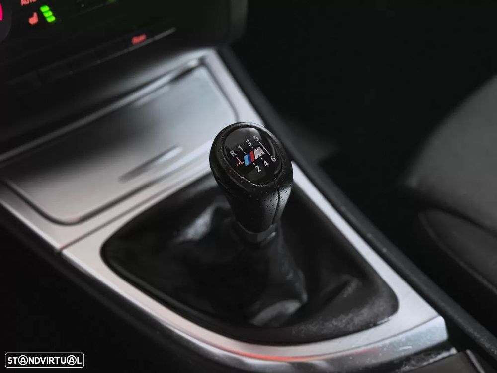 BMW 118 d Pack M - 19