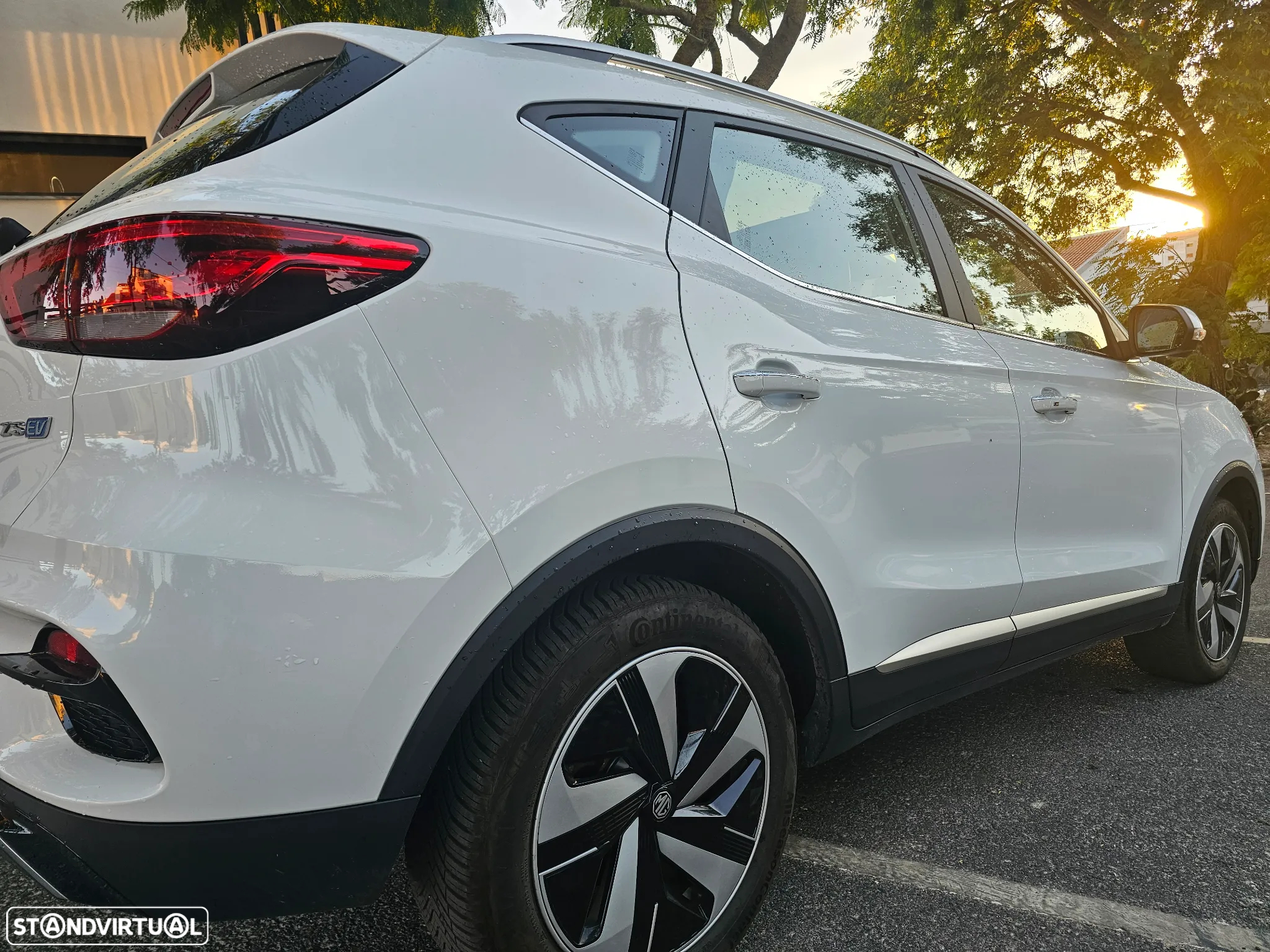 MG ZS EV 72.6 kWh Luxury OBC 11 kW - 3