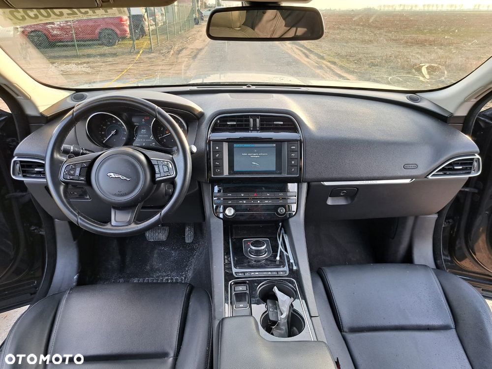 Jaguar F-Pace - 18