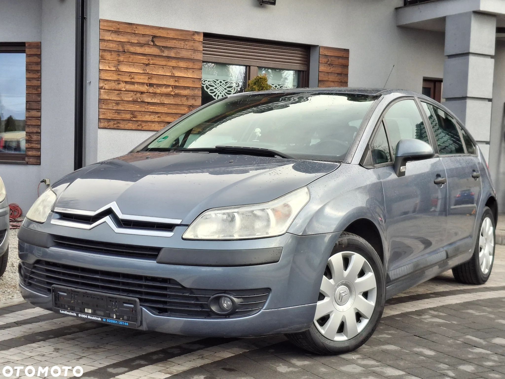 Citroën C4 1.4 16V Advance - 1
