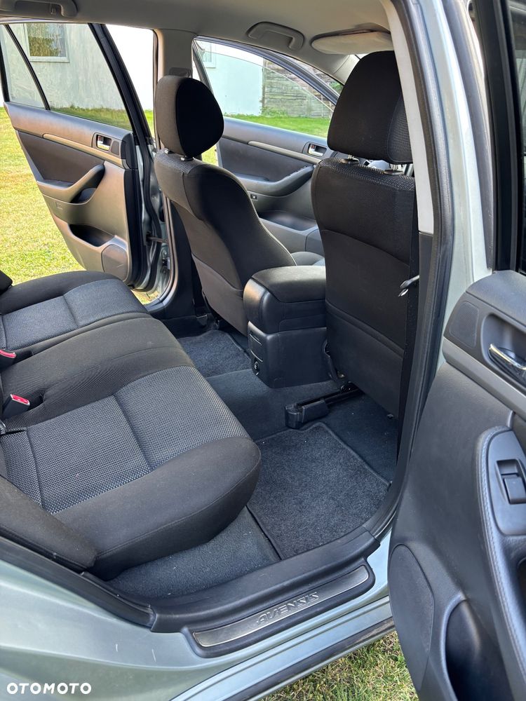 Toyota Avensis 1.8 VVT-i Sol Premium - 2