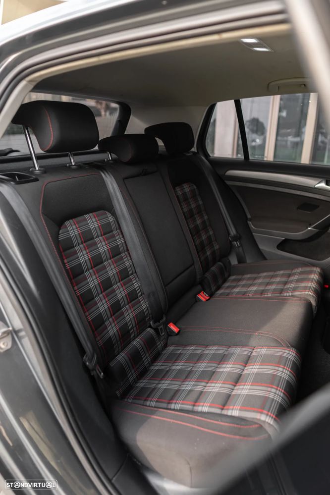 VW Golf - 4