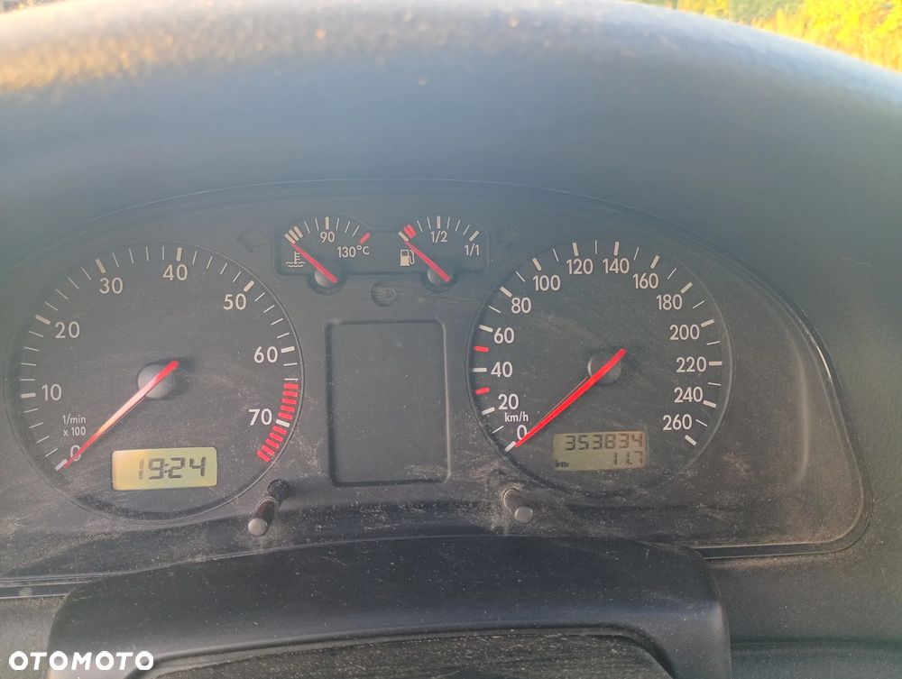 Volkswagen Passat 1.6 - 2
