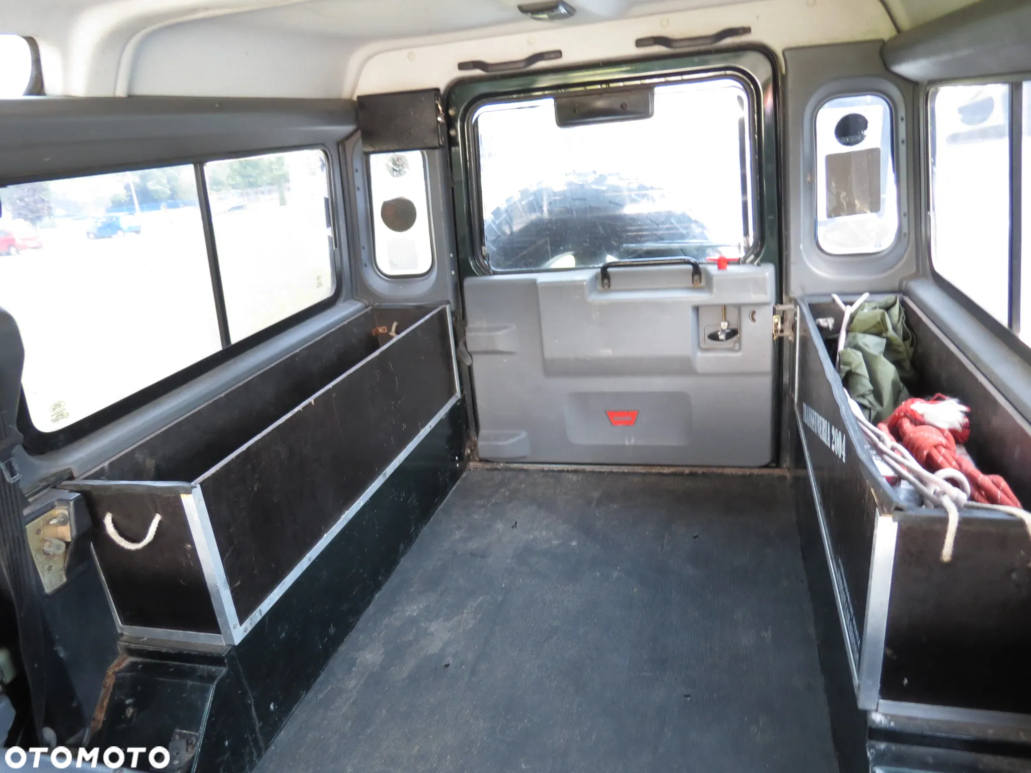 Land Rover Defender - 23