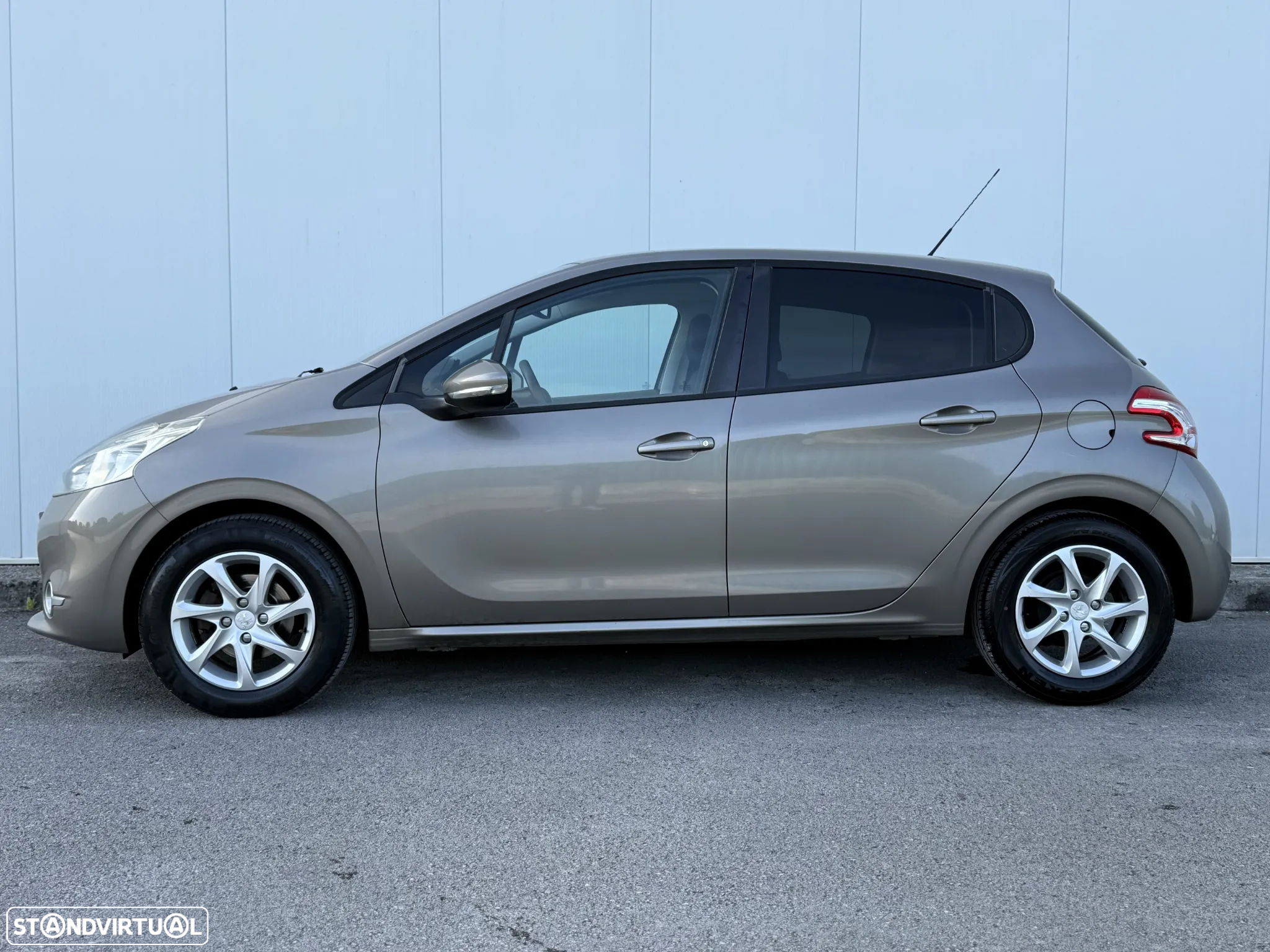 Peugeot 208 1.2 VTi Allure - 18