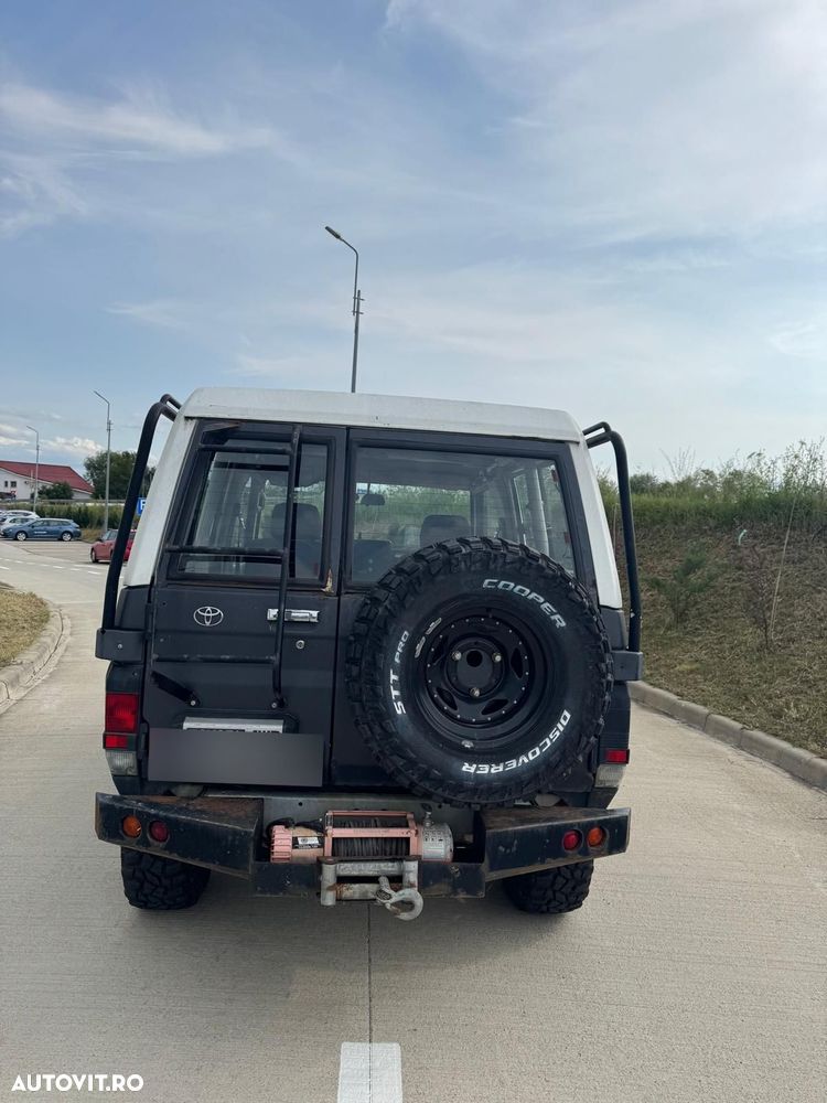 Toyota Land Cruiser - 2