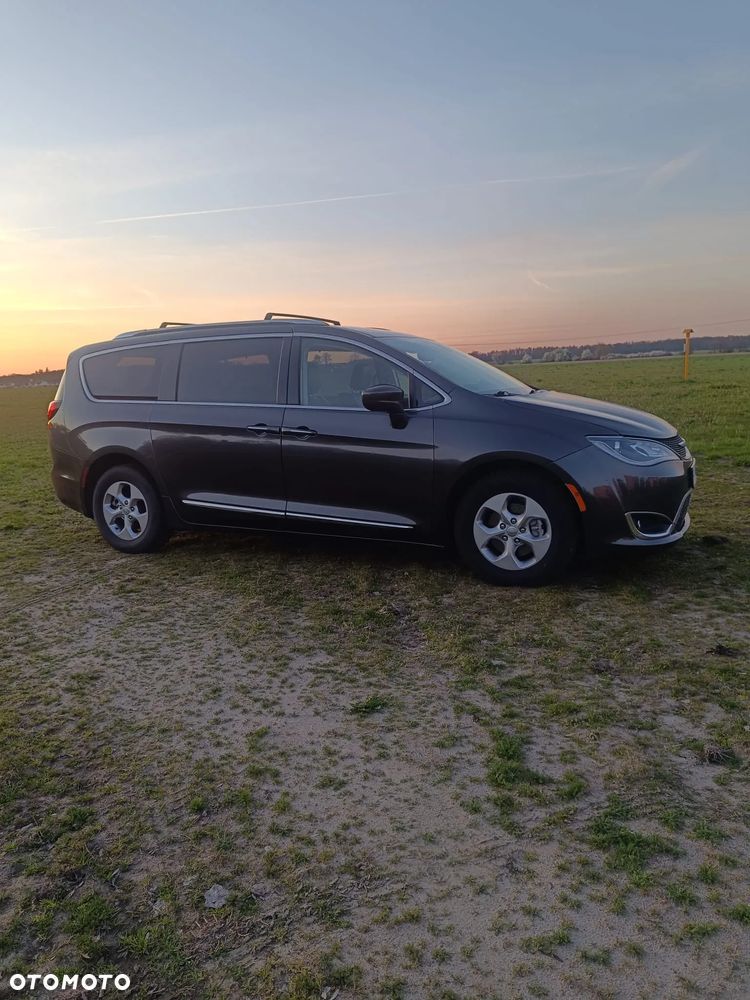 Chrysler Pacifica - 1