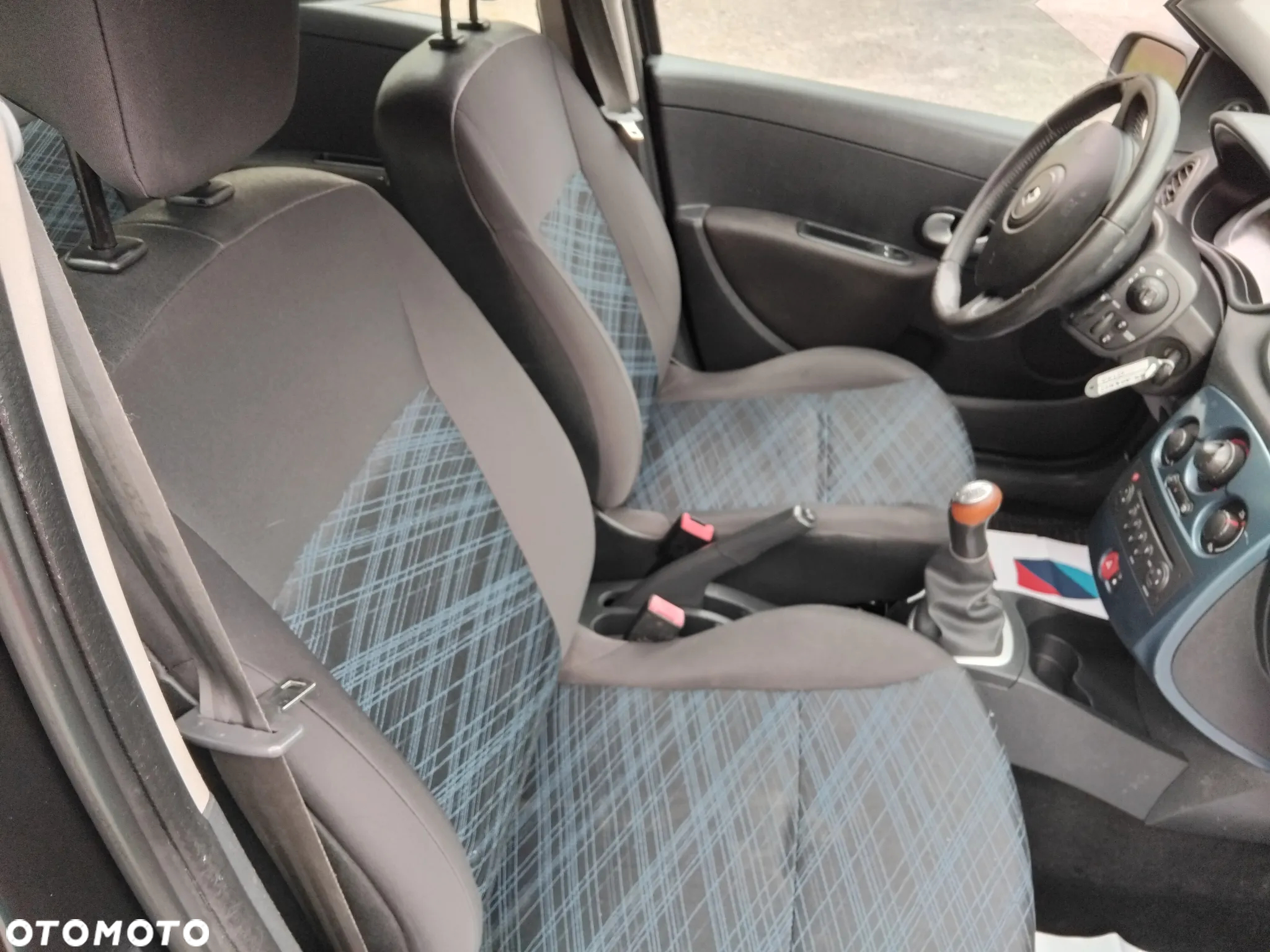 Renault Clio 1.2 16V 75 Expression - 24