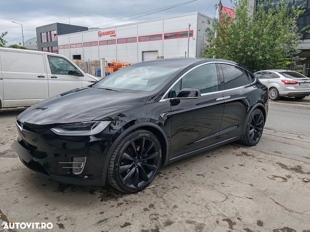 Tesla Model X - 20