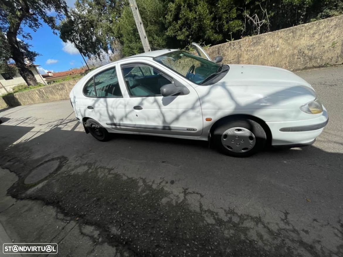 Renault Mégane 1.4 RN - 9