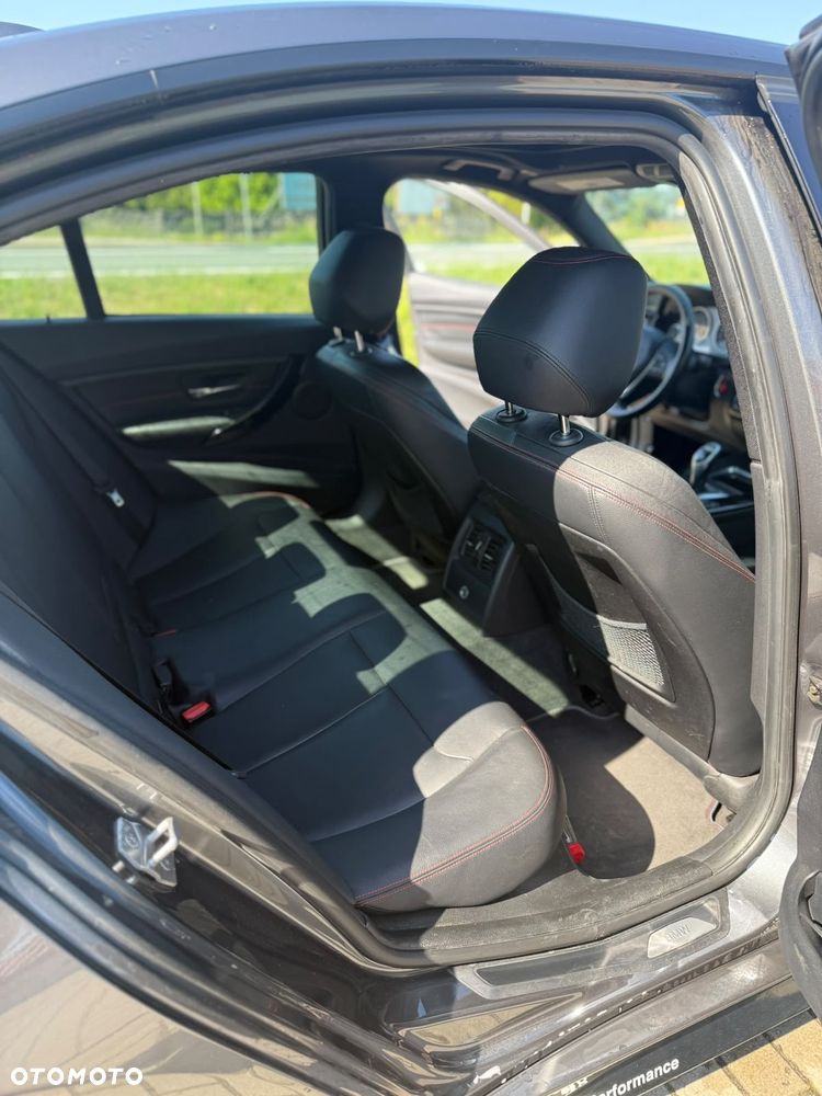 BMW Seria 3 335i Sport Line - 12