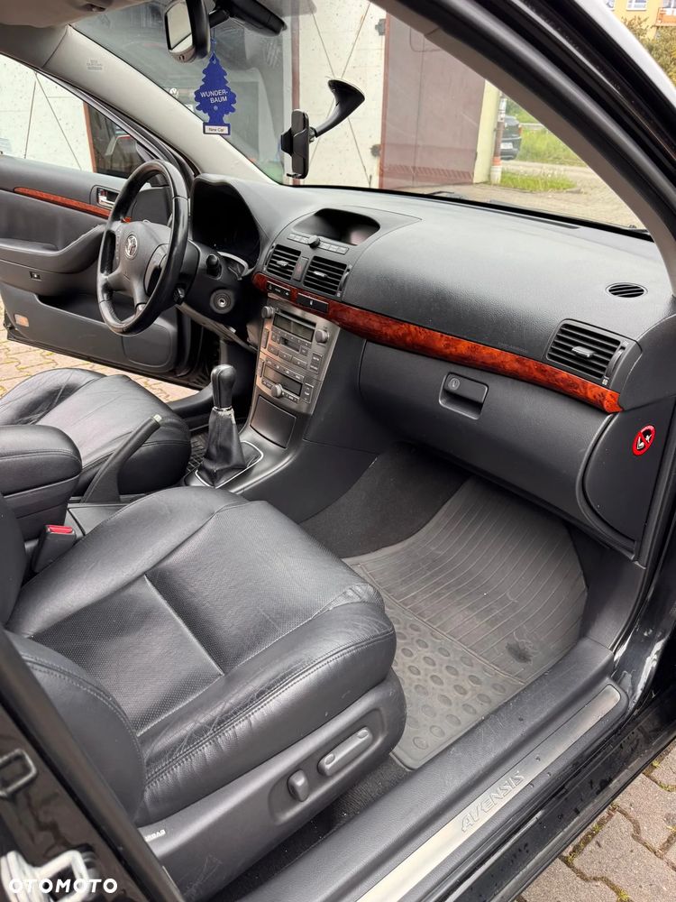 Toyota Avensis 2.0 D-4D Prestige - 22