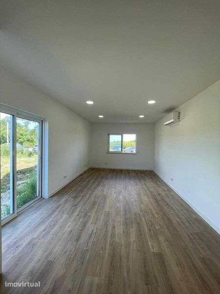 T3 Renovado a Estrear a 800m da Praia da Salema | 3 WCs - Grande imagem: 5/12
