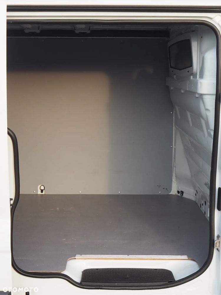 Opel Vivaro - 9