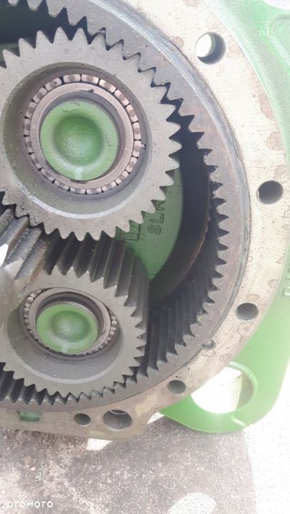 Zwolnica lewa JOHN DEERE 6125R AL215243 107kW 14R - 7