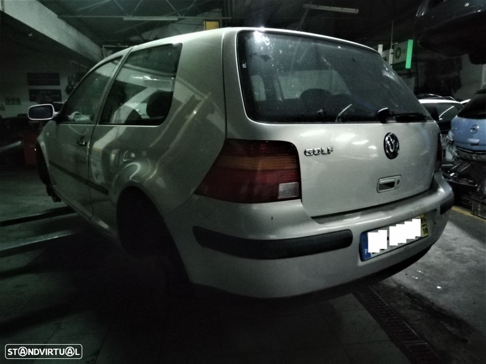 VW Golf IV 3 portas - 1
