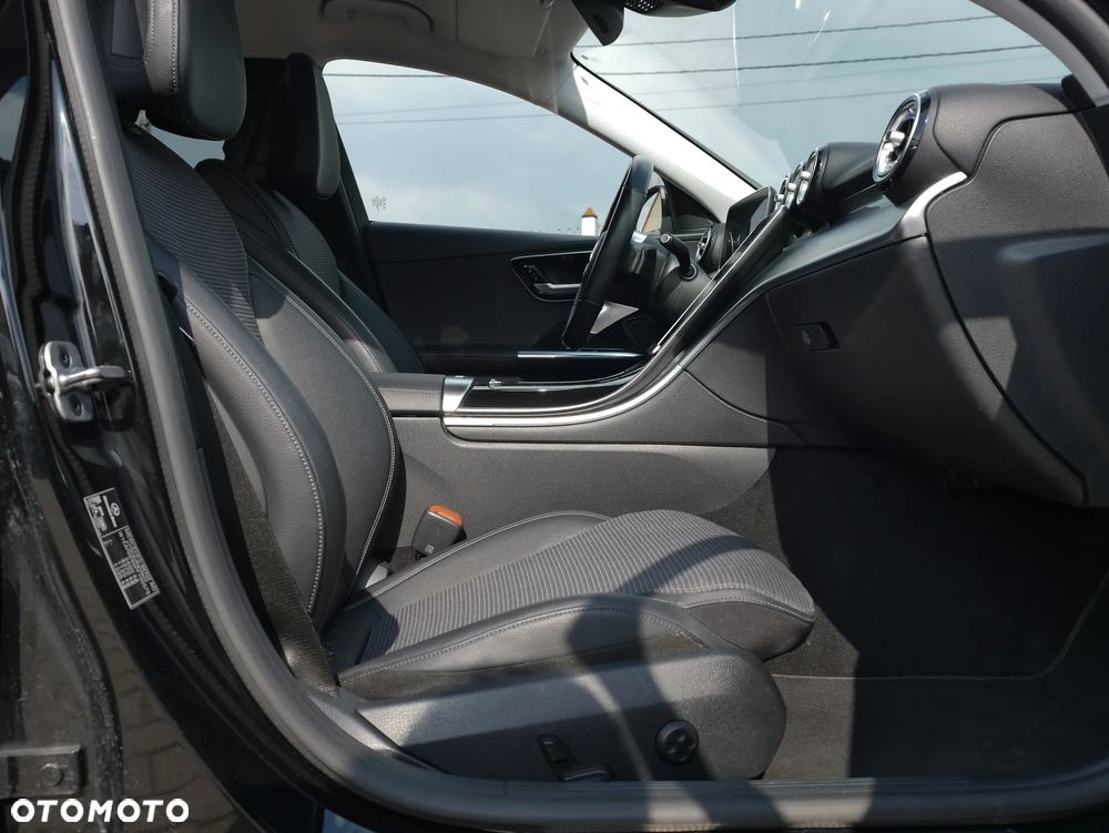 Mercedes-Benz Klasa C 220 d 9G-TRONIC - 24