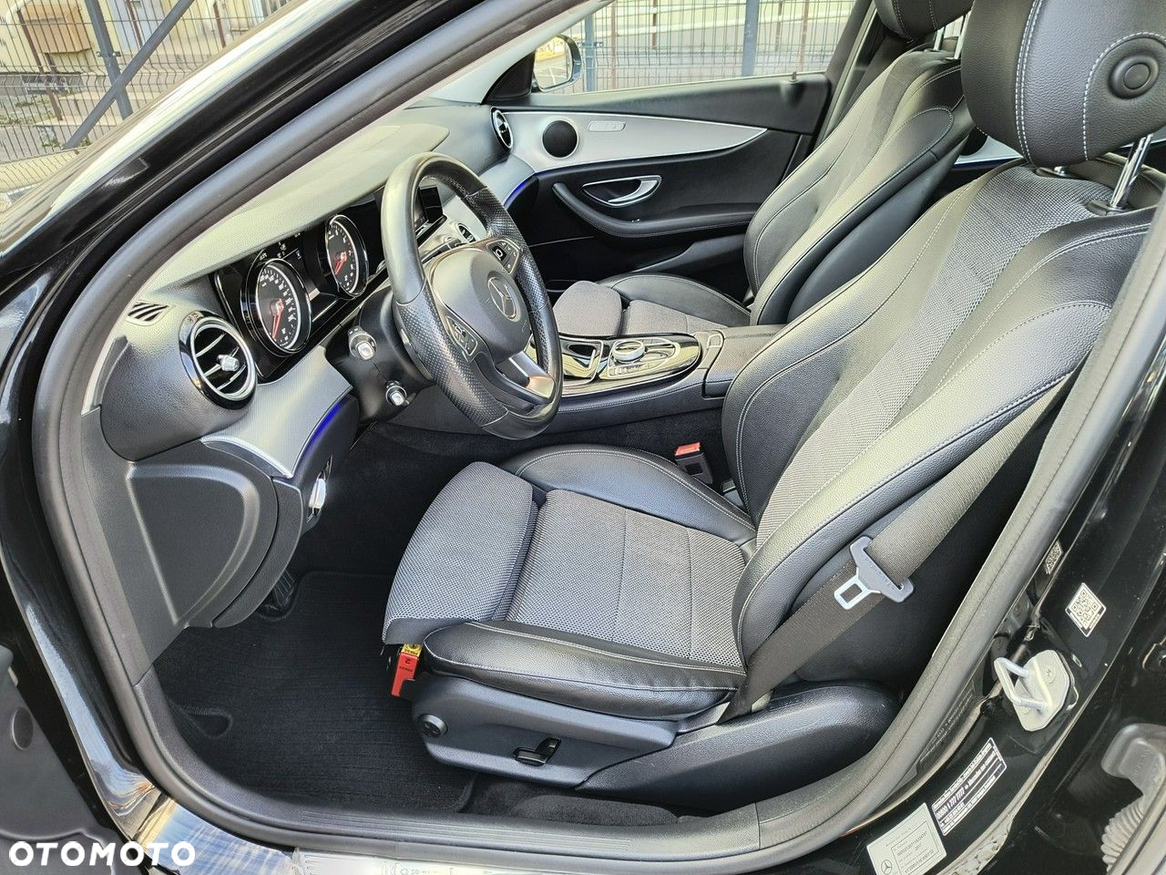Mercedes-Benz Klasa E 400 4-Matic 9G-TRONIC - 11