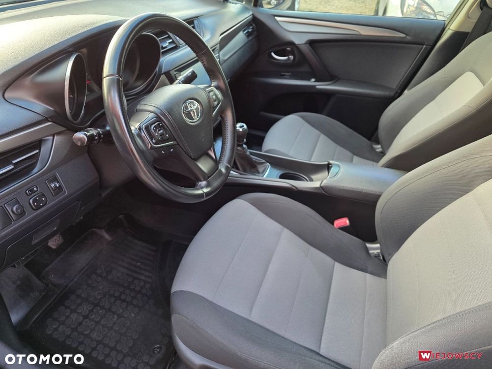 Toyota Avensis - 13