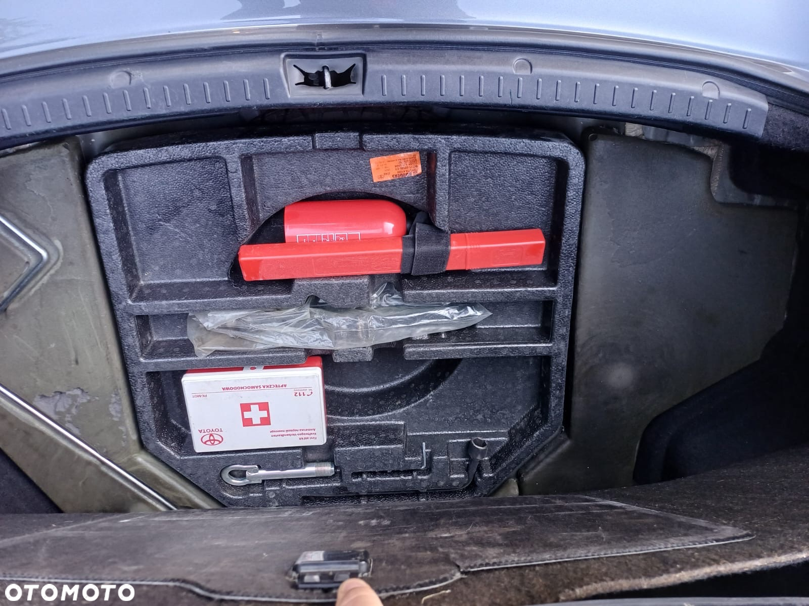 Toyota Avensis 1.8 Premium - 22