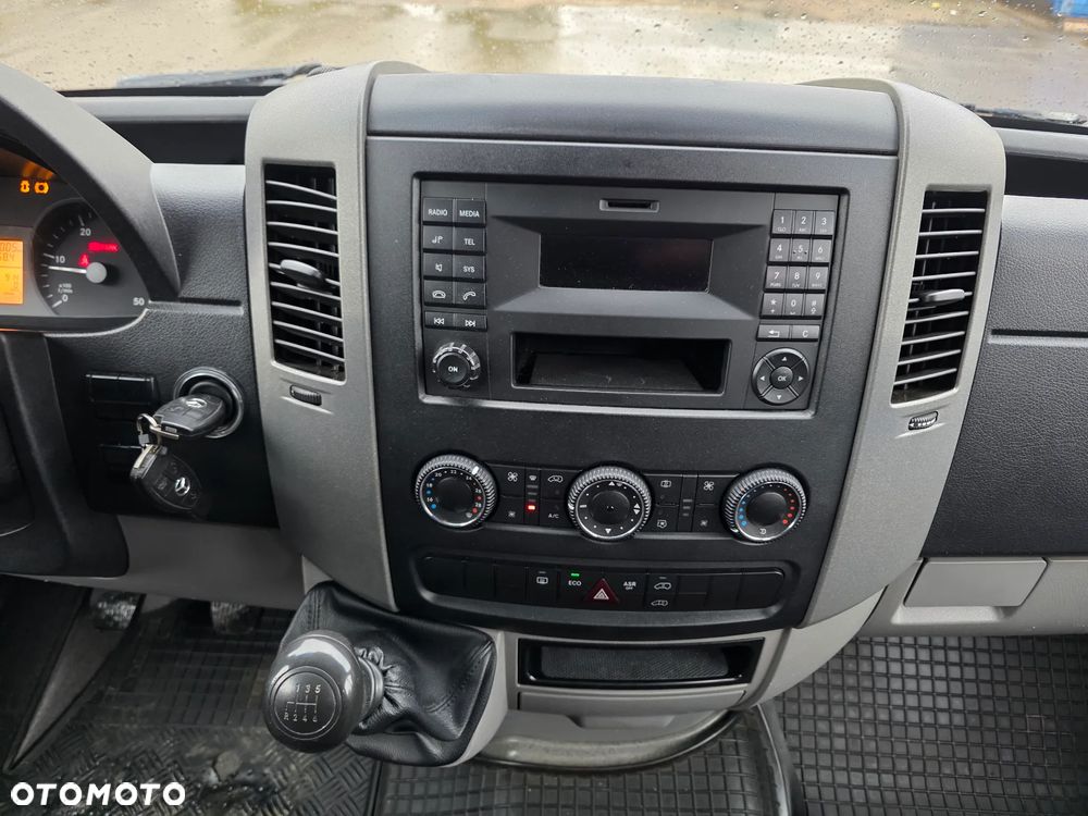 Mercedes-Benz Sprinter - 22