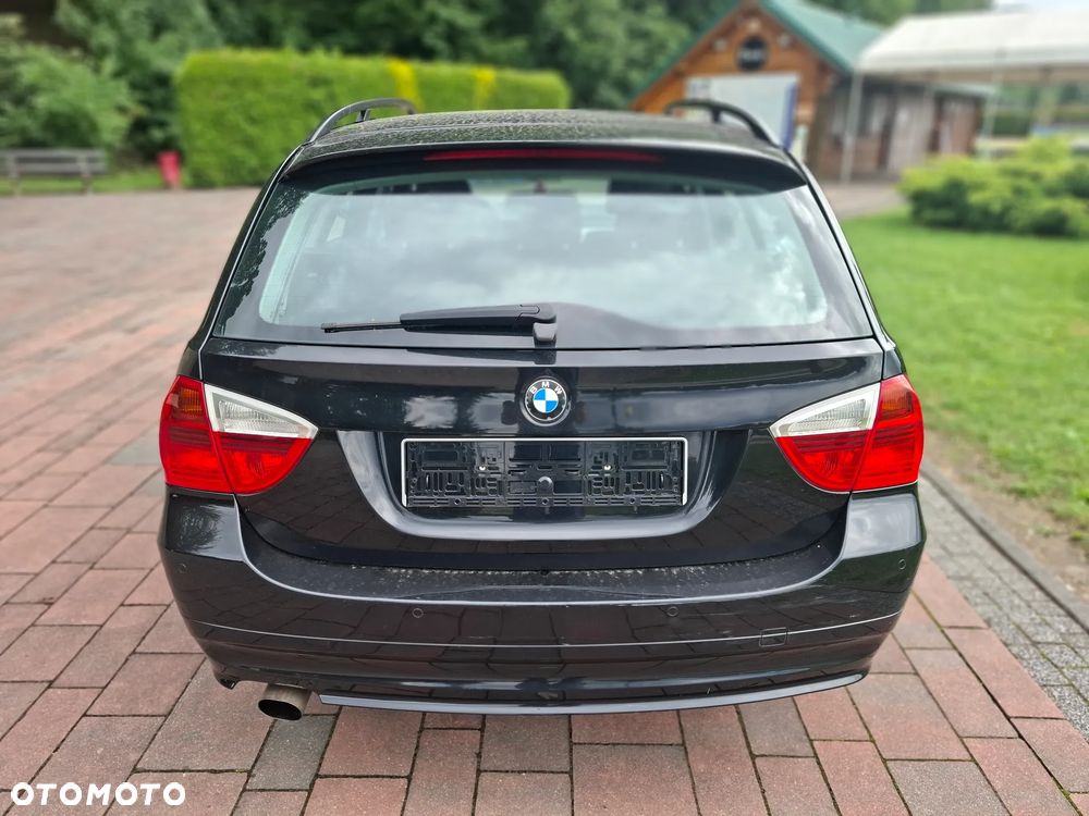 BMW Seria 3 318i - 4