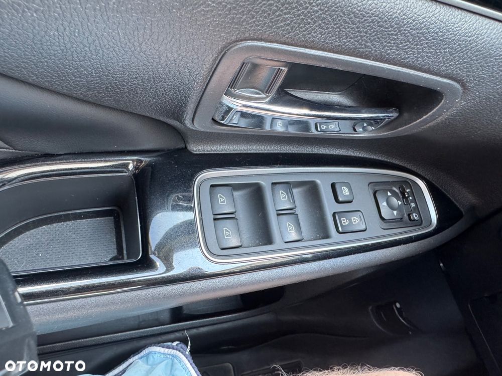 Mitsubishi Outlander - 30
