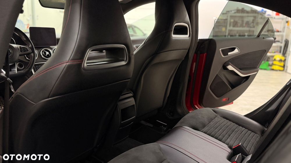 Mercedes-Benz CLA 180 AMG Line - 29