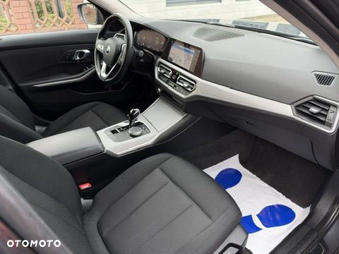 BMW Seria 3 318i Advantage - 12