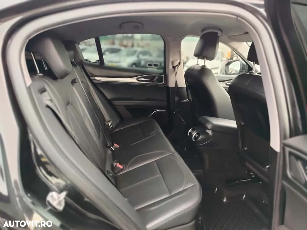 Alfa Romeo Stelvio 2.2 Diesel 16V AT8 Q4 Veloce - 8