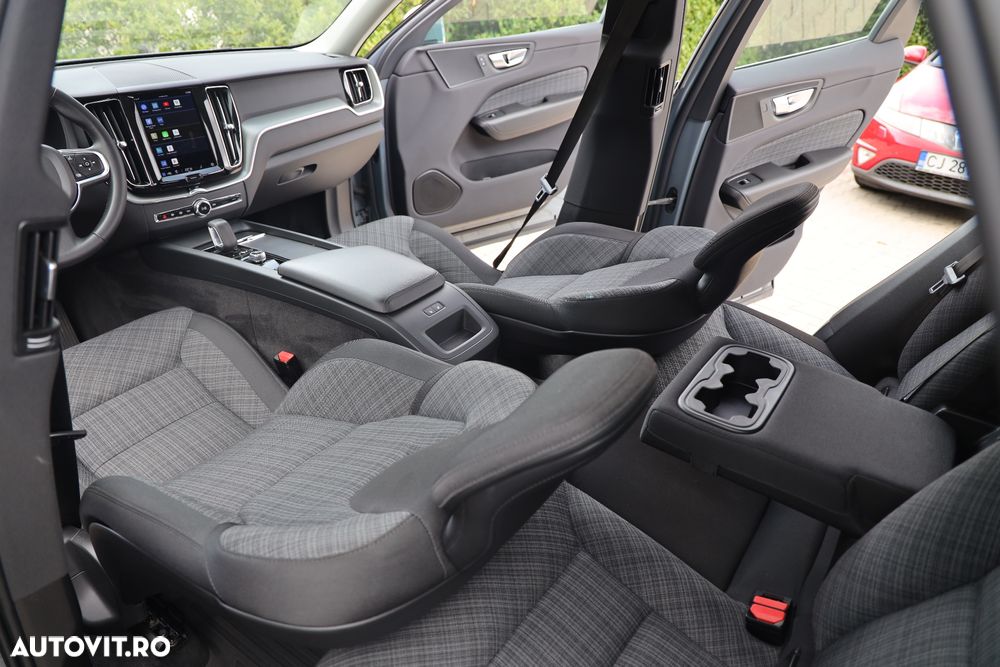 Volvo XC 60 B5 AT AWD MHEV Core - 11