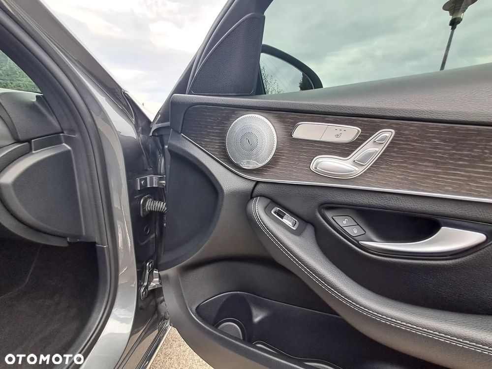 Mercedes-Benz Klasa C 300 4Matic 9G-TRONIC Exclusive - 19