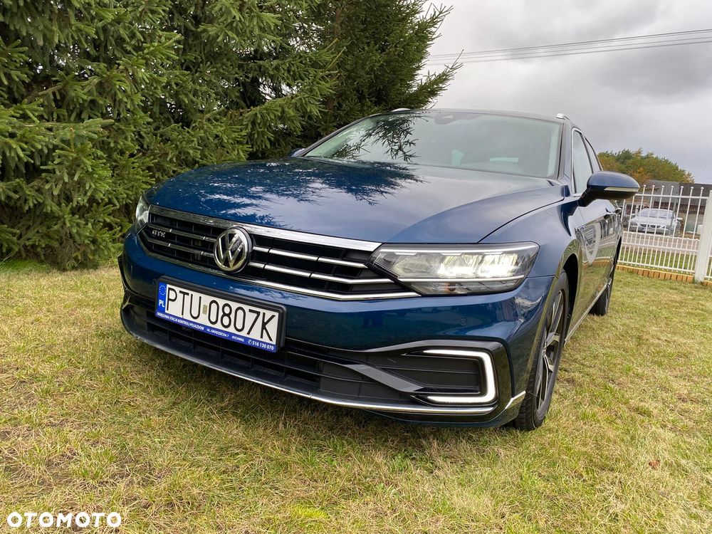 Volkswagen Passat - 4