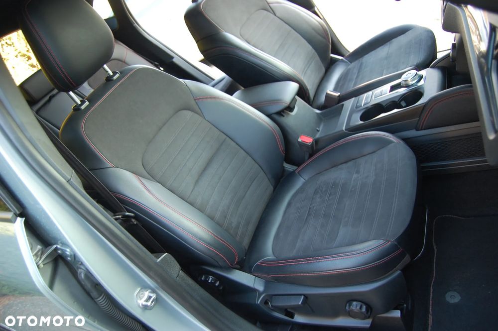 Ford Kuga 2.0 EcoBlue 4x4 ST-LINE X - 34